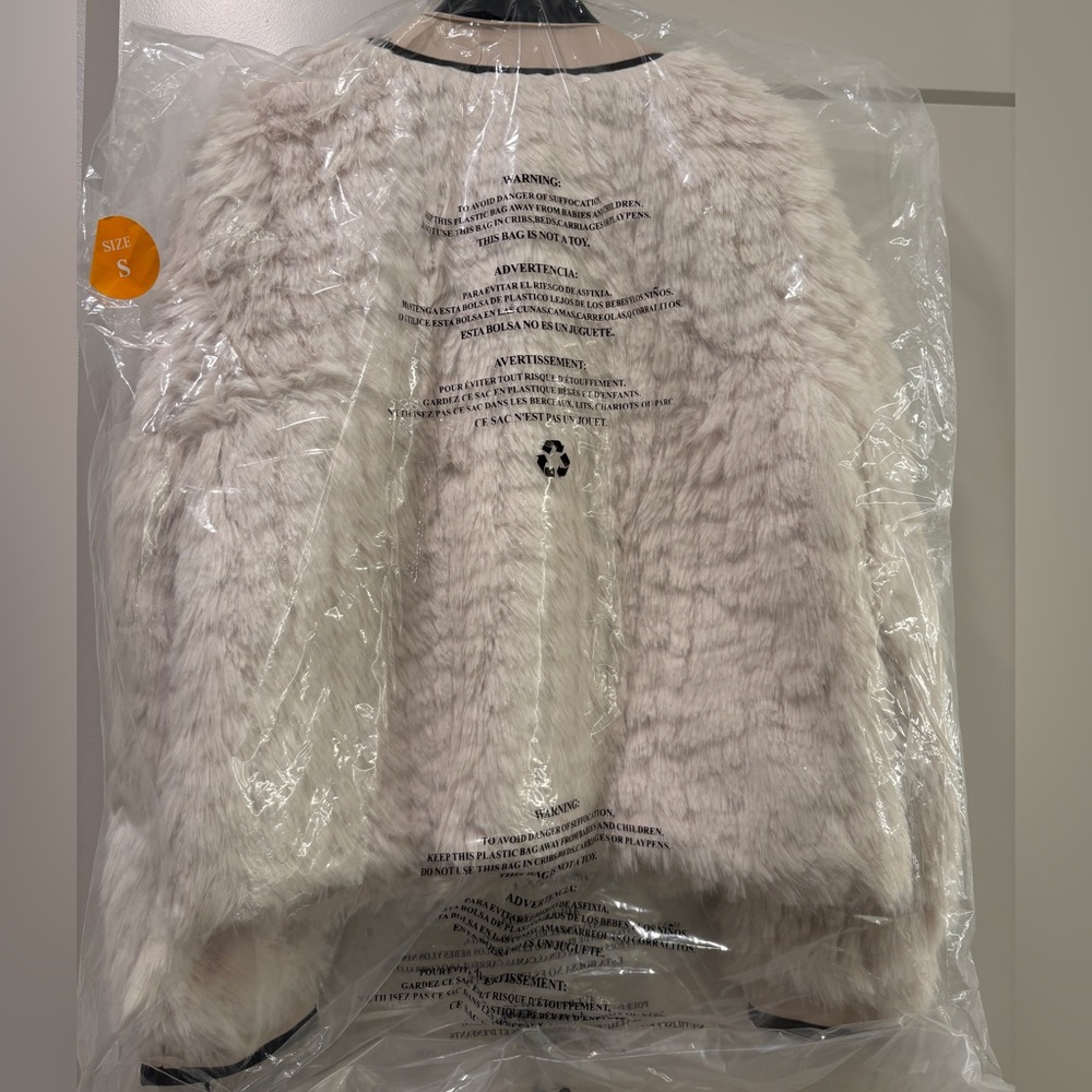 Luxurious Karl Lagerfeld Faux Fur Cardigan Jacket - Picture 3 of 5